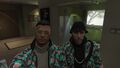 Valentin Joly et Matt Wagner en tenues de "gang" d'après le Crépuscule qui les "soutiens". (2023-02-16)