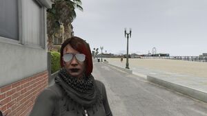 Stacy à la plage pour vendre de la weed.jpg