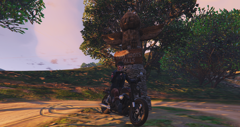 Fichier:Elya et sa moto.png